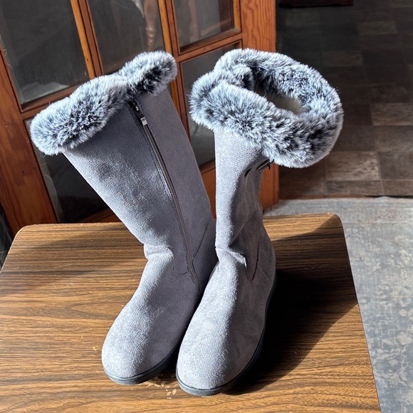 Gray Faux Fur Lined Women's Boots - Picture 1 of 2